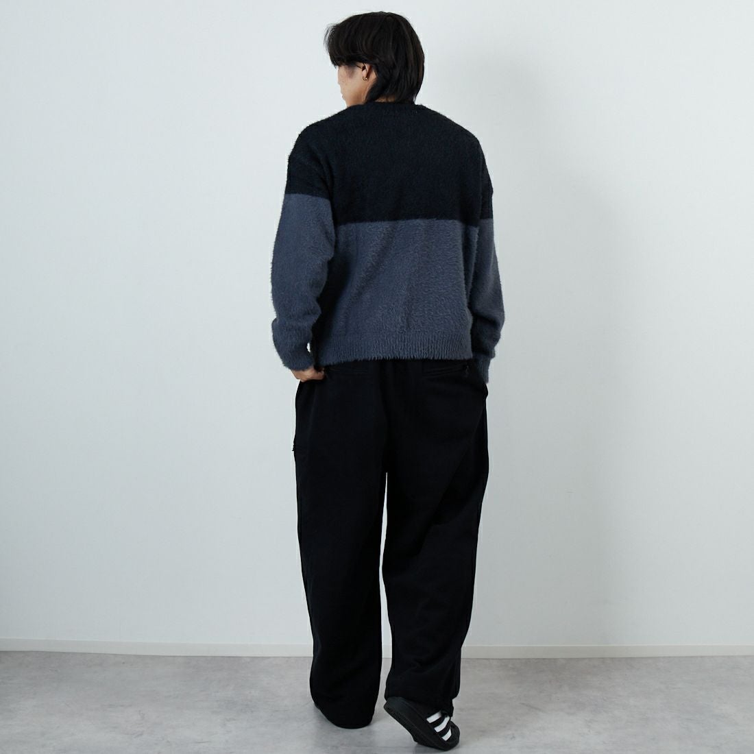 33Degrees [サーティスリーディグリーズ] シャギーツートンクルーネックニット [725807] BLK/CHR &&モデル身長：179cm 着用サイズ：M&&