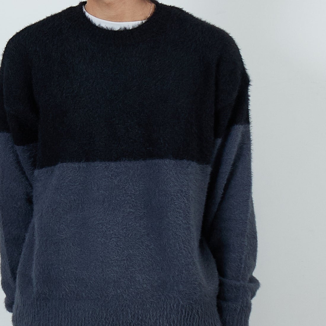 33Degrees [サーティスリーディグリーズ] シャギーツートンクルーネックニット [725807] BLK/CHR &&モデル身長：179cm 着用サイズ：M&&