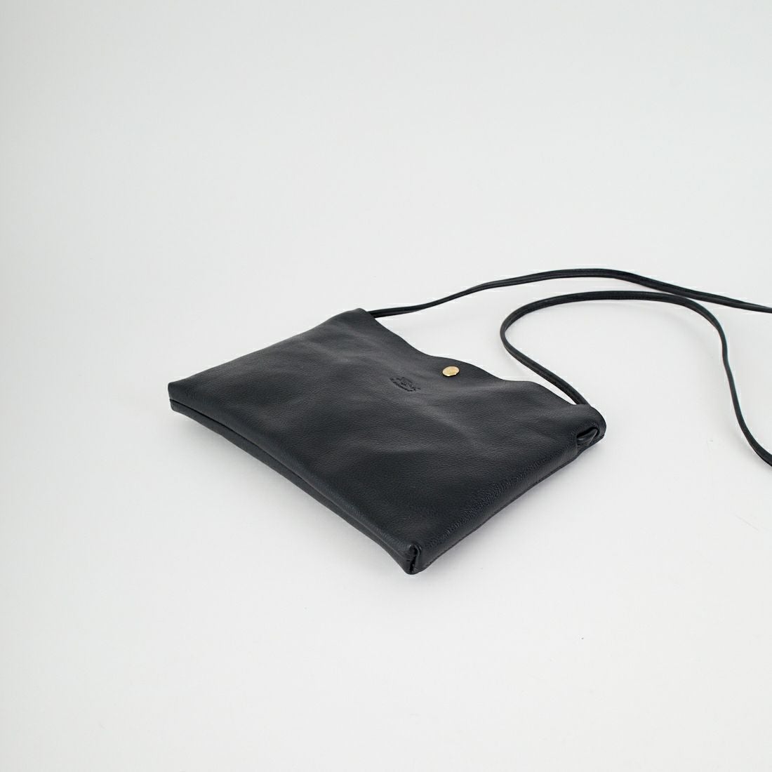 IL BISONTE [イルビゾンテ] レザークロスボディバッグ [54192300110] 35 ﾌﾞﾗｯｸ