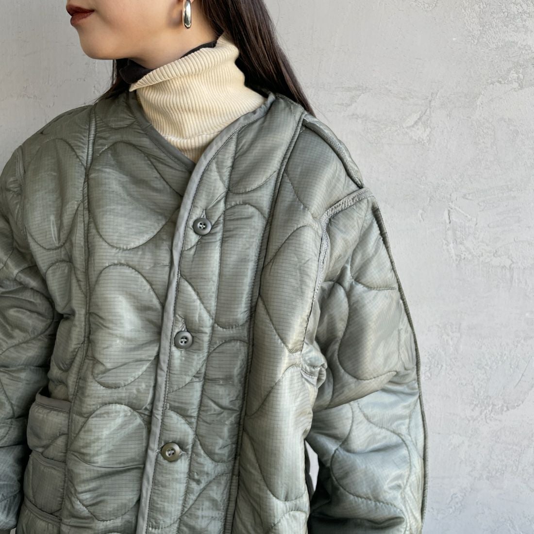 ODDMENT [オッドメント] キルティング MA-1ジャケット [QUILTING-MA-1] GREY &&モデル身長：150cm 着用サイズ：ONE SIZE&&