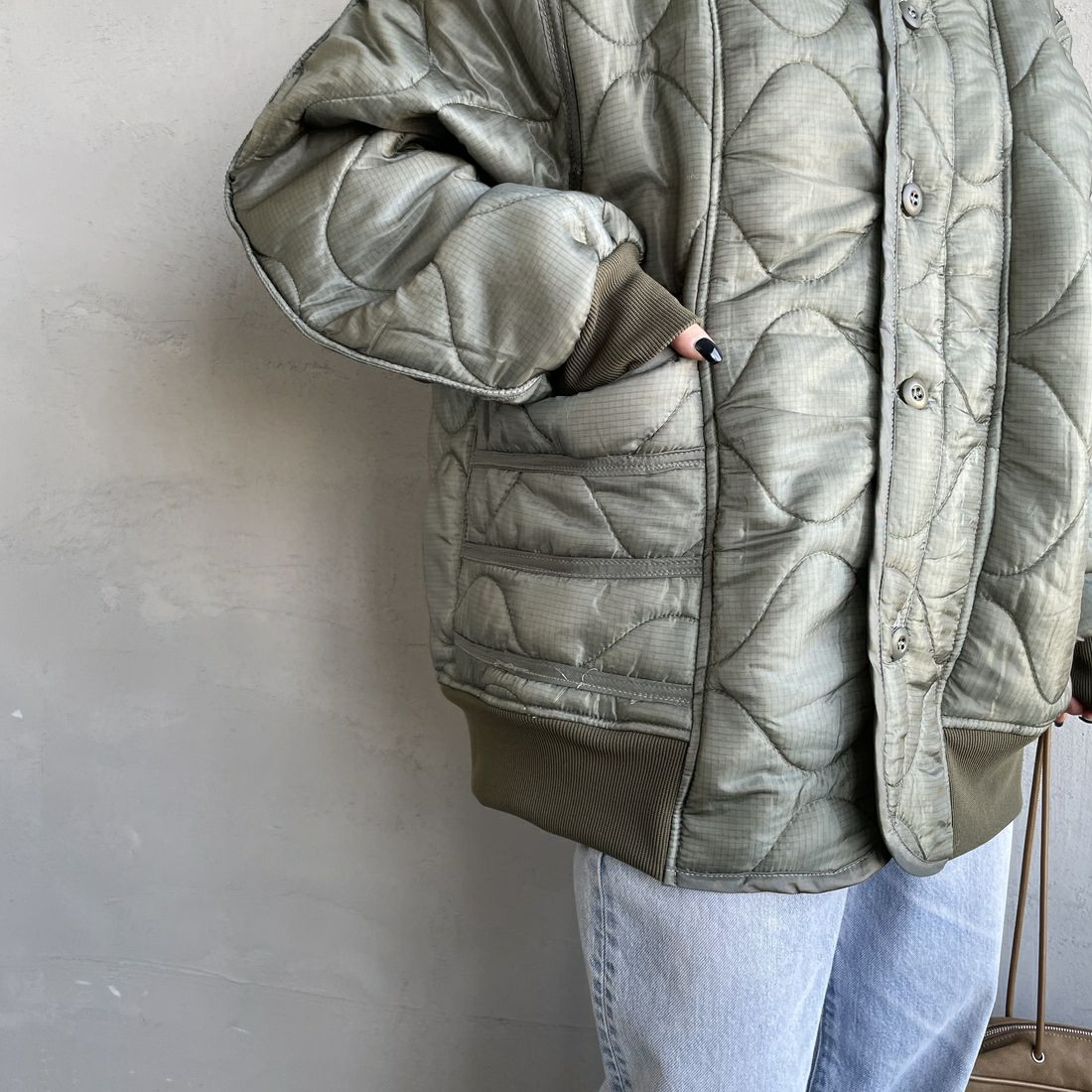 ODDMENT [オッドメント] キルティング MA-1ジャケット [QUILTING-MA-1] GREY &&モデル身長：150cm 着用サイズ：ONE SIZE&&