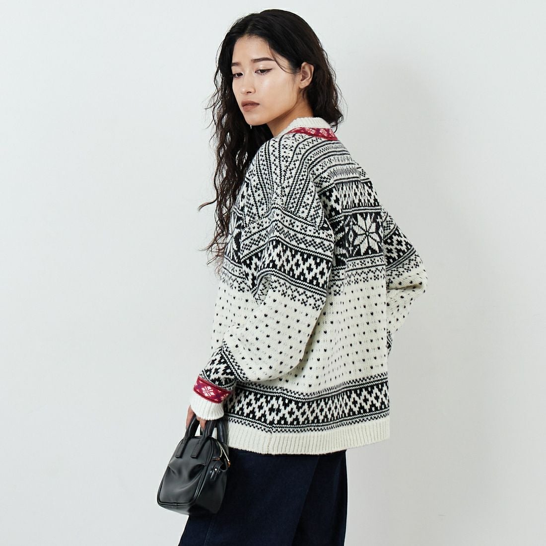 THE SHINZONE [ザ シンゾーン] ノルウェーニットカーディガン [25AMSNI05] 02 ECRU &&モデル身長：162cm 着用サイズ：F0&&