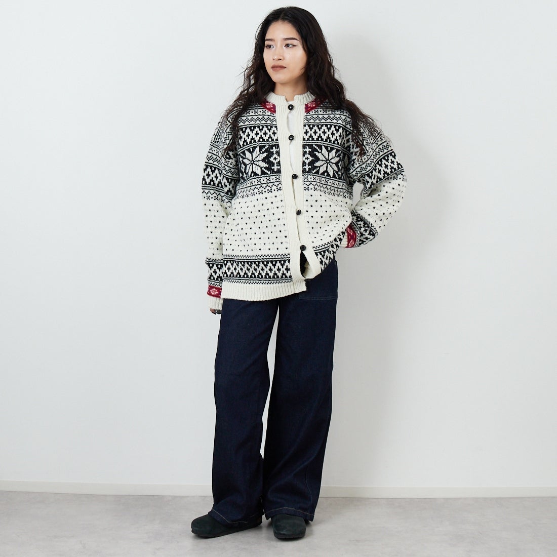 THE SHINZONE [ザ シンゾーン] ノルウェーニットカーディガン [25AMSNI05] 02 ECRU &&モデル身長：162cm 着用サイズ：F0&&