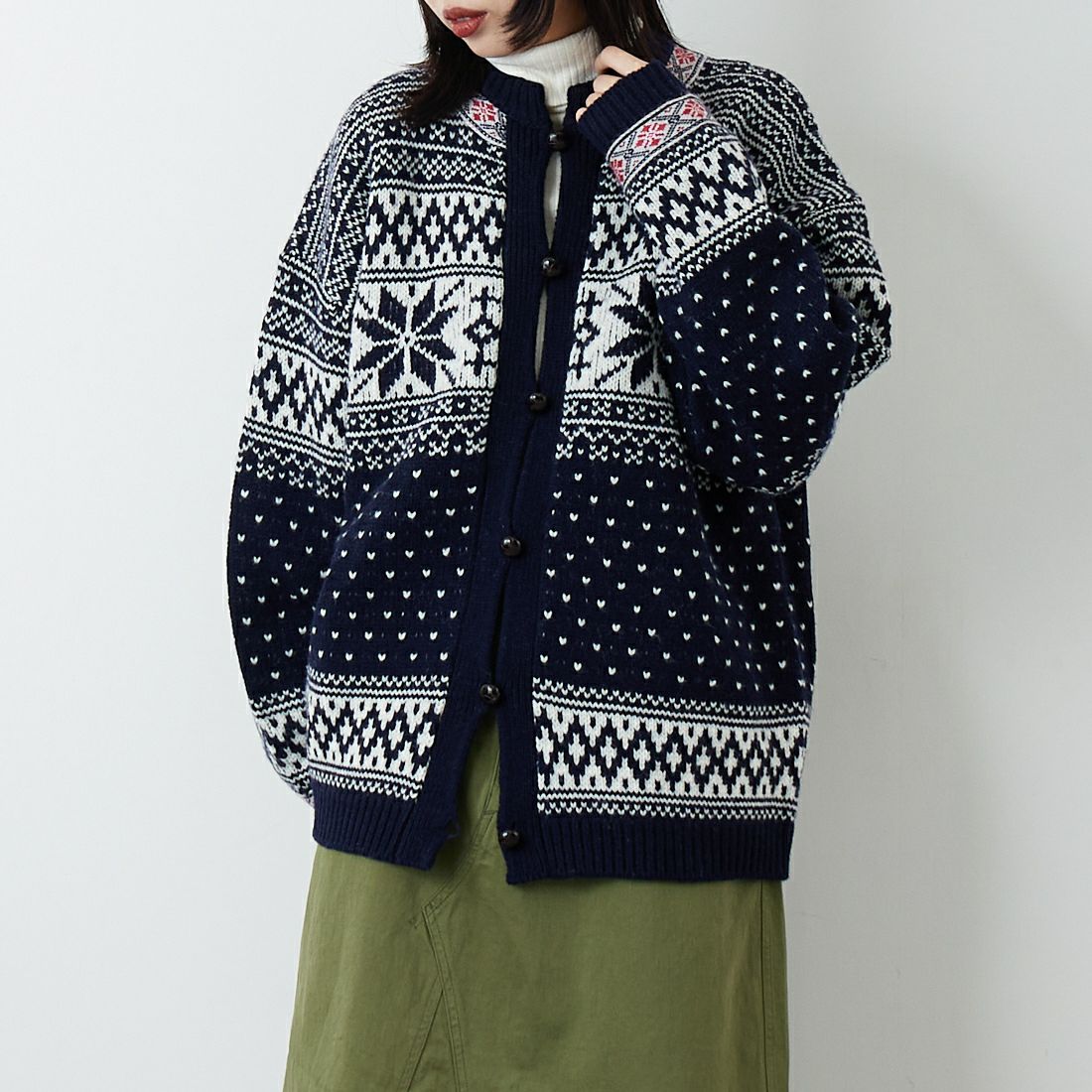 THE SHINZONE [ザ シンゾーン] ノルウェーニットカーディガン [25AMSNI05] 85 NAVY &&モデル身長：162cm 着用サイズ：F0&&