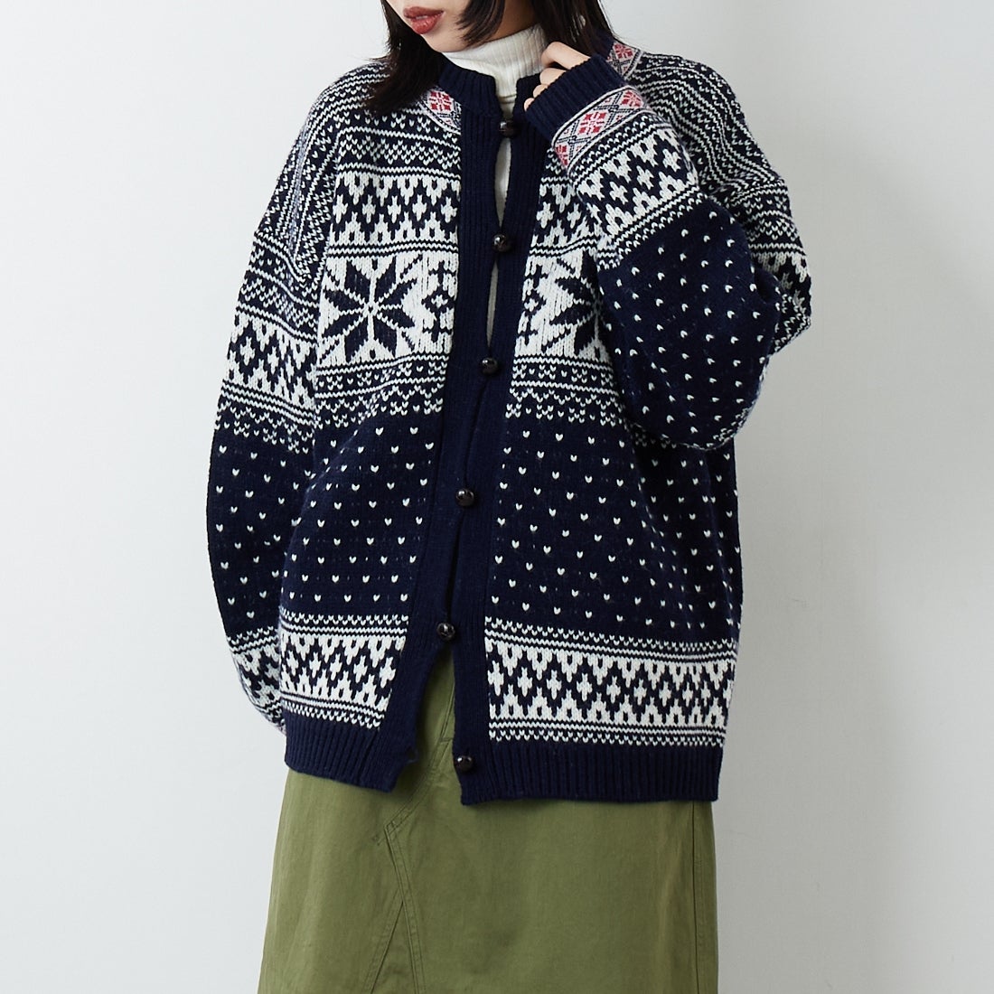 THE SHINZONE [ザ シンゾーン] ノルウェーニットカーディガン [25AMSNI05] 85 NAVY &&モデル身長：162cm 着用サイズ：F0&&