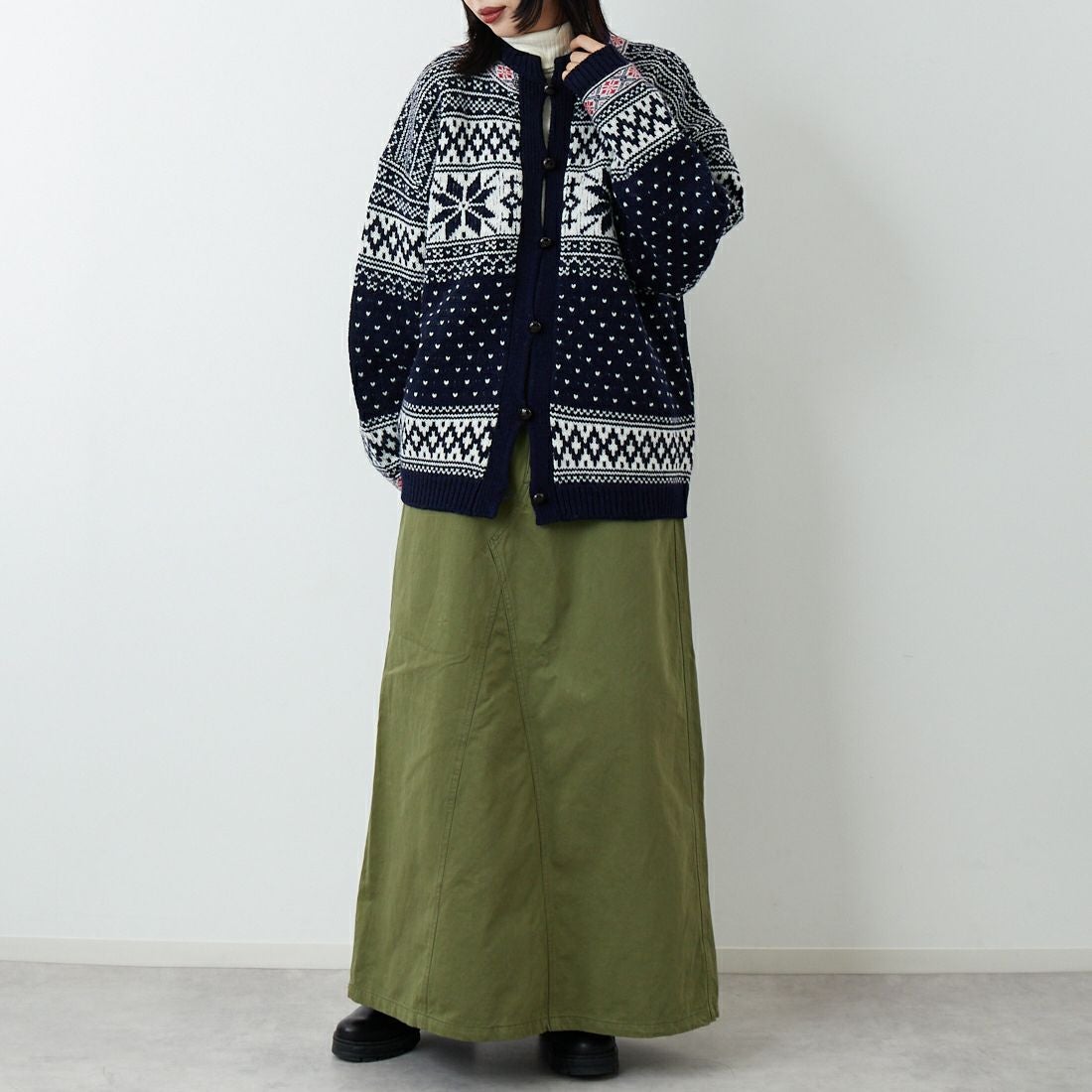 THE SHINZONE [ザ シンゾーン] ノルウェーニットカーディガン [25AMSNI05] 85 NAVY &&モデル身長：162cm 着用サイズ：F0&&