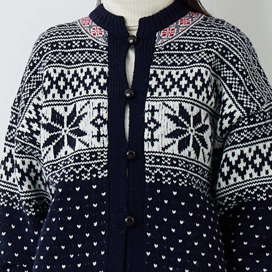 THE SHINZONE [ザ シンゾーン] ノルウェーニットカーディガン [25AMSNI05] 85 NAVY &&モデル身長：162cm 着用サイズ：F0&&