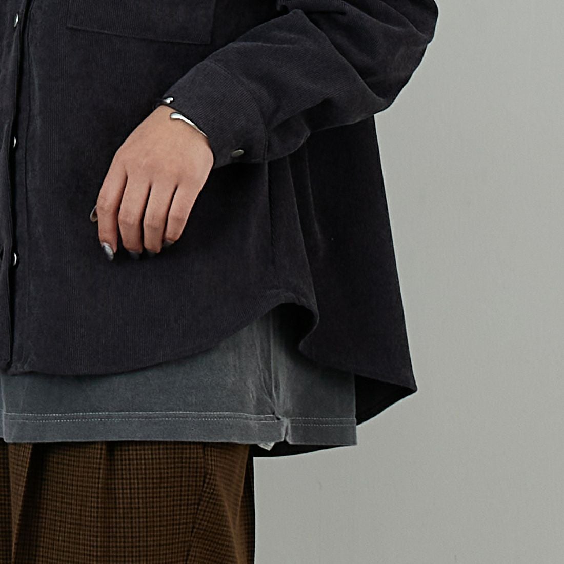 Jf Ready Made [ジイエフレディメイド] コーデュロイドロップタックブラウス [4225650] ﾁｬｺｰﾙｸﾞﾚｰ &&モデル身長：162cm 着用サイズ：F&&