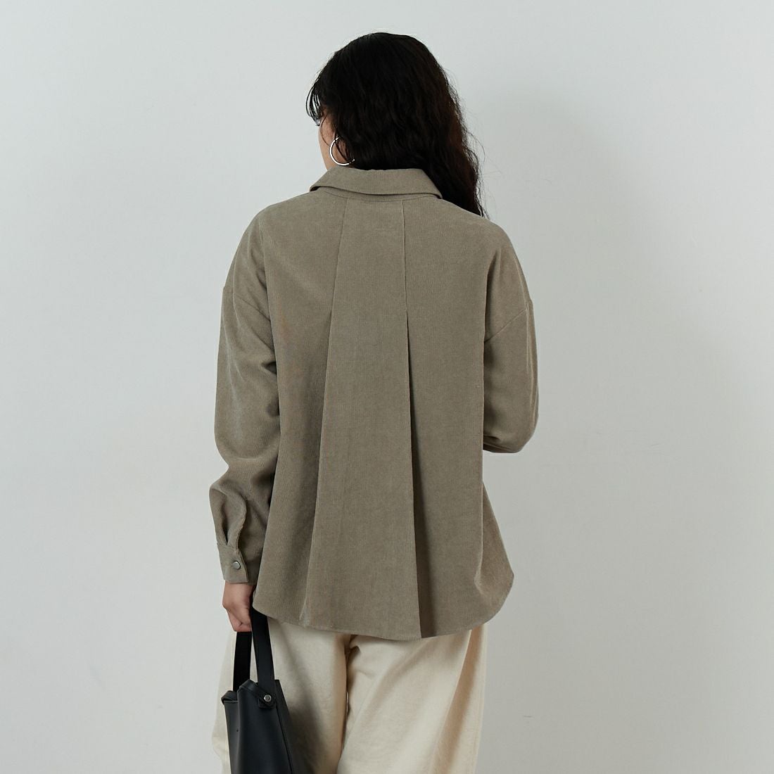 Jf Ready Made [ジイエフレディメイド] コーデュロイドロップタックブラウス [4225650] ｸﾞﾚｰﾍﾞｰｼﾞｭ &&モデル身長：162cm 着用サイズ：F&&