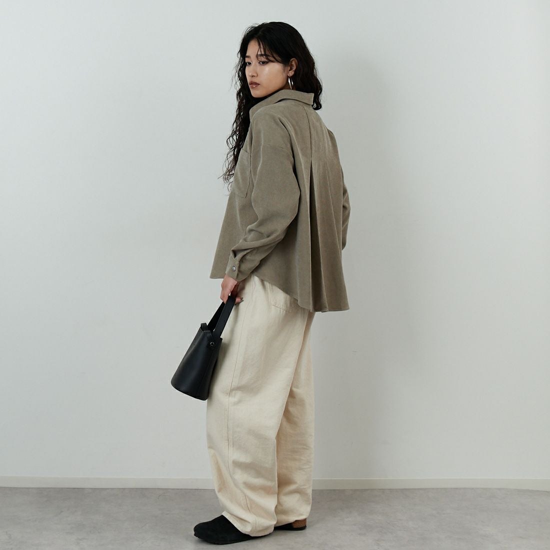 Jf Ready Made [ジイエフレディメイド] コーデュロイドロップタックブラウス [4225650] ｸﾞﾚｰﾍﾞｰｼﾞｭ &&モデル身長：162cm 着用サイズ：F&&