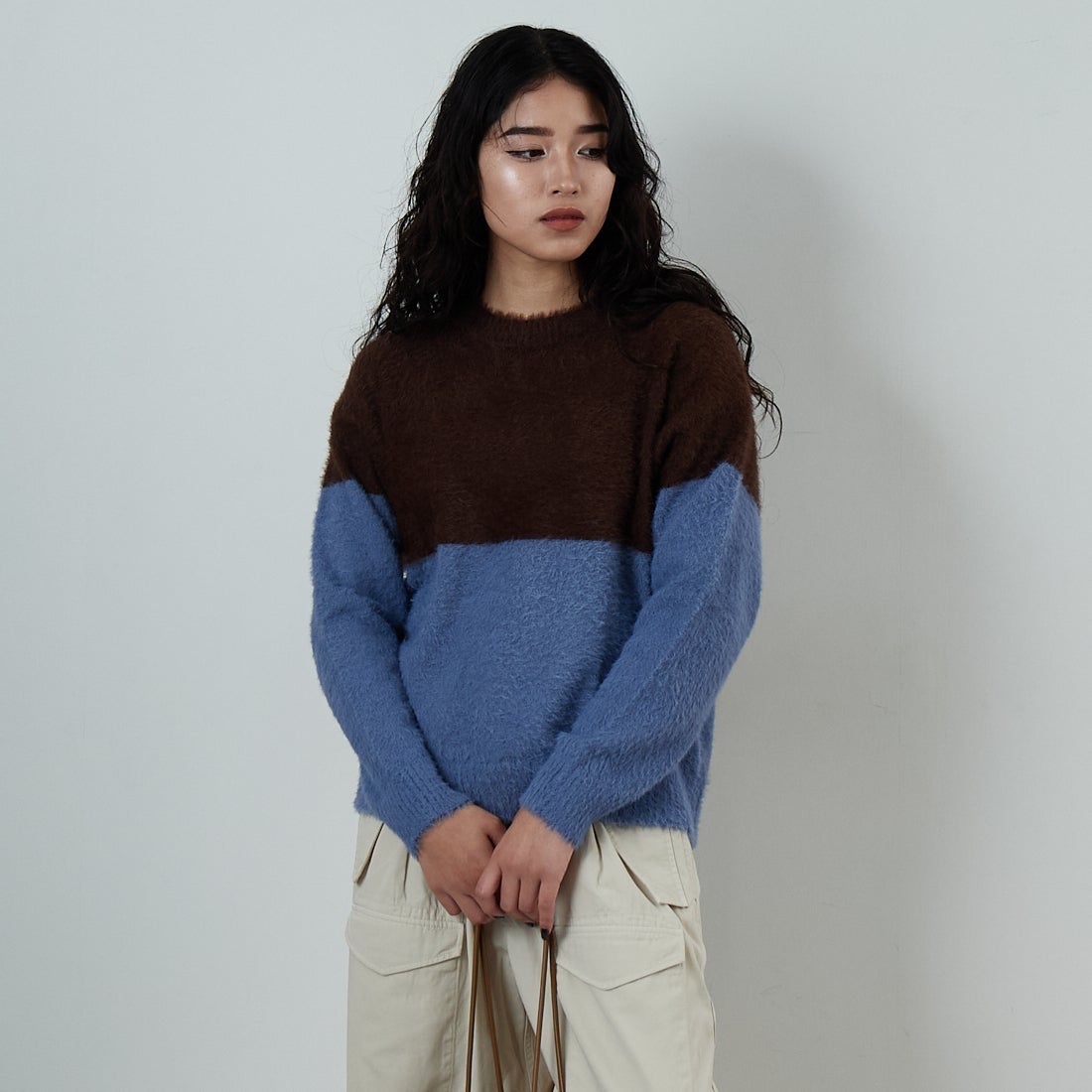 Jf Ready Made [ジェイエフレディメイド] シャギーツートンクルーネックニット [725807] BRN/BLU &&モデル身長：162cm 着用サイズ：F&&