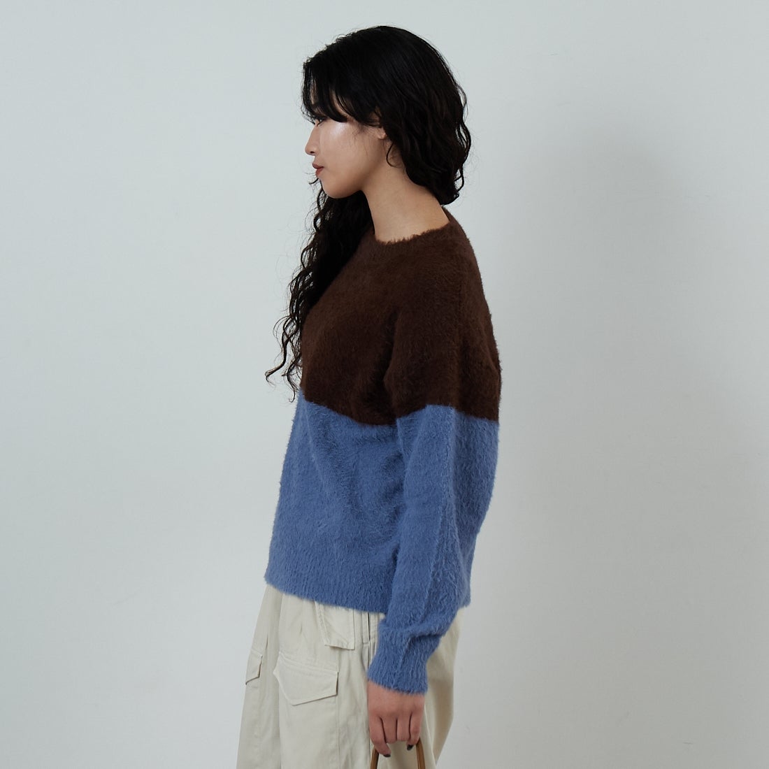 Jf Ready Made [ジェイエフレディメイド] シャギーツートンクルーネックニット [725807] BRN/BLU &&モデル身長：162cm 着用サイズ：F&&