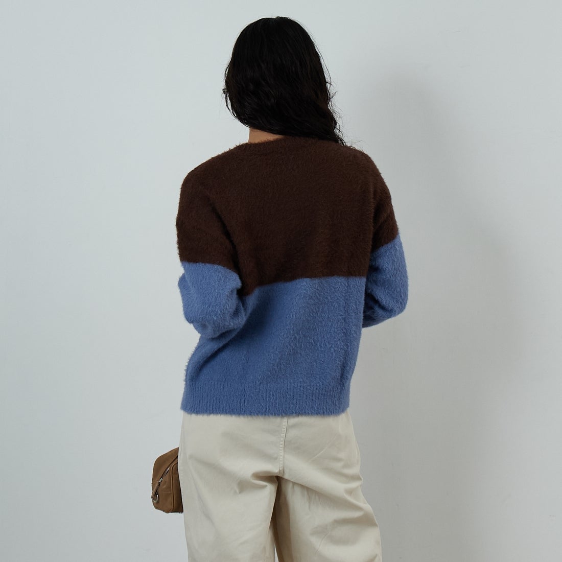 Jf Ready Made [ジェイエフレディメイド] シャギーツートンクルーネックニット [725807] BRN/BLU &&モデル身長：162cm 着用サイズ：F&&
