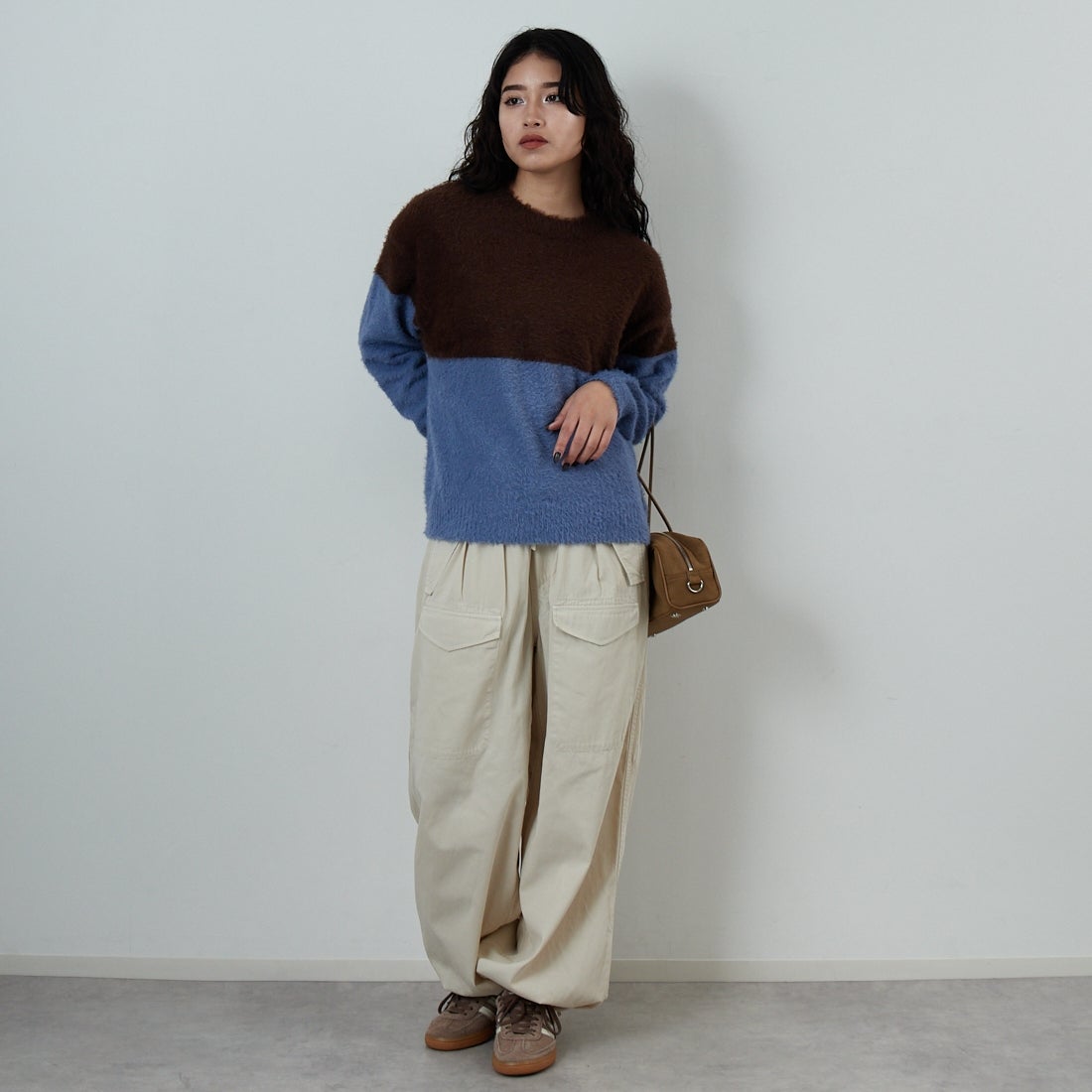 Jf Ready Made [ジェイエフレディメイド] シャギーツートンクルーネックニット [725807] BRN/BLU &&モデル身長：162cm 着用サイズ：F&&