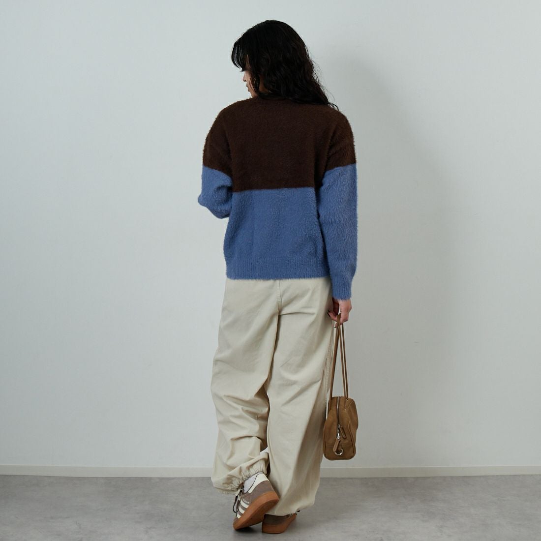 Jf Ready Made [ジェイエフレディメイド] シャギーツートンクルーネックニット [725807] BRN/BLU &&モデル身長：162cm 着用サイズ：F&&