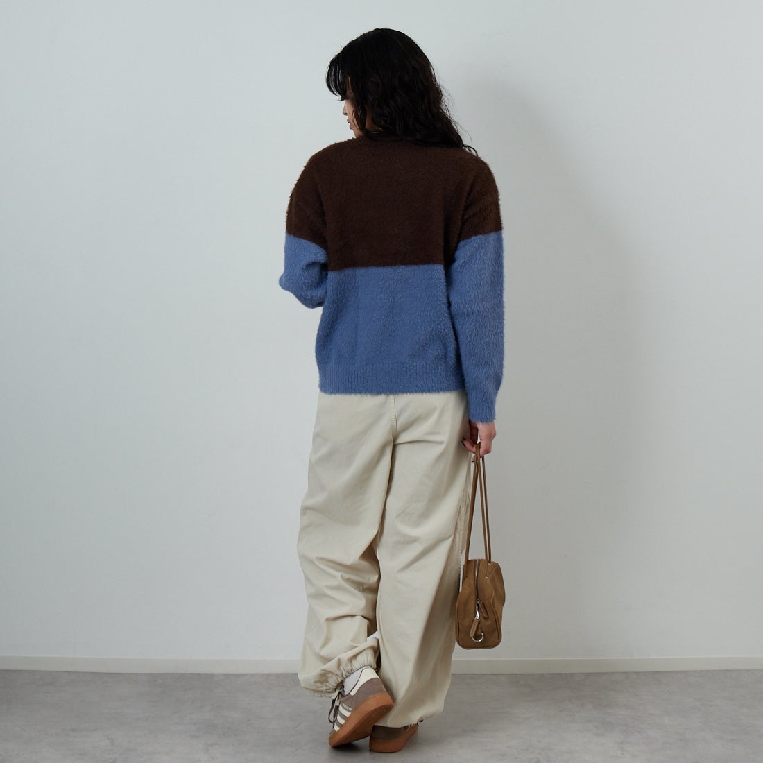 Jf Ready Made [ジェイエフレディメイド] シャギーツートンクルーネックニット [725807] BRN/BLU &&モデル身長：162cm 着用サイズ：F&&