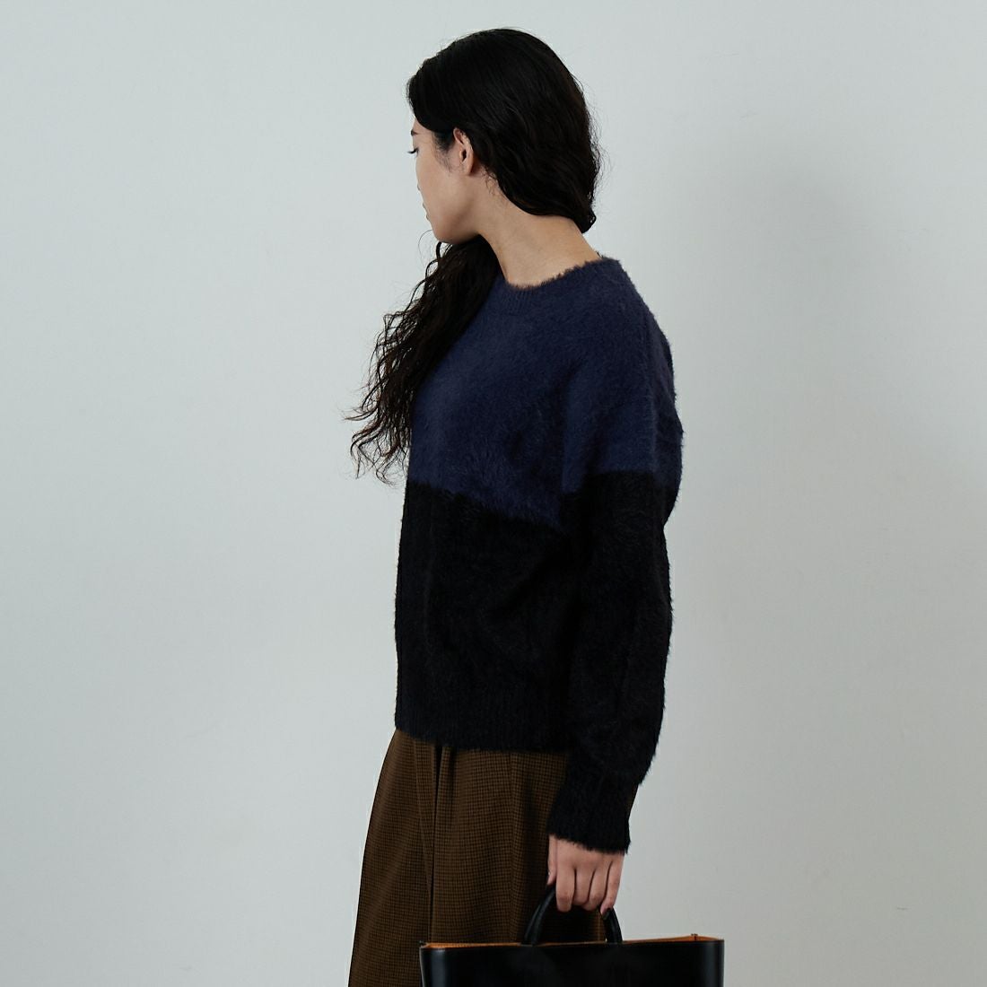 Jf Ready Made [ジェイエフレディメイド] シャギーツートンクルーネックニット [725807]NVY/BLK &&モデル身長：162cm 着用サイズ：F&&