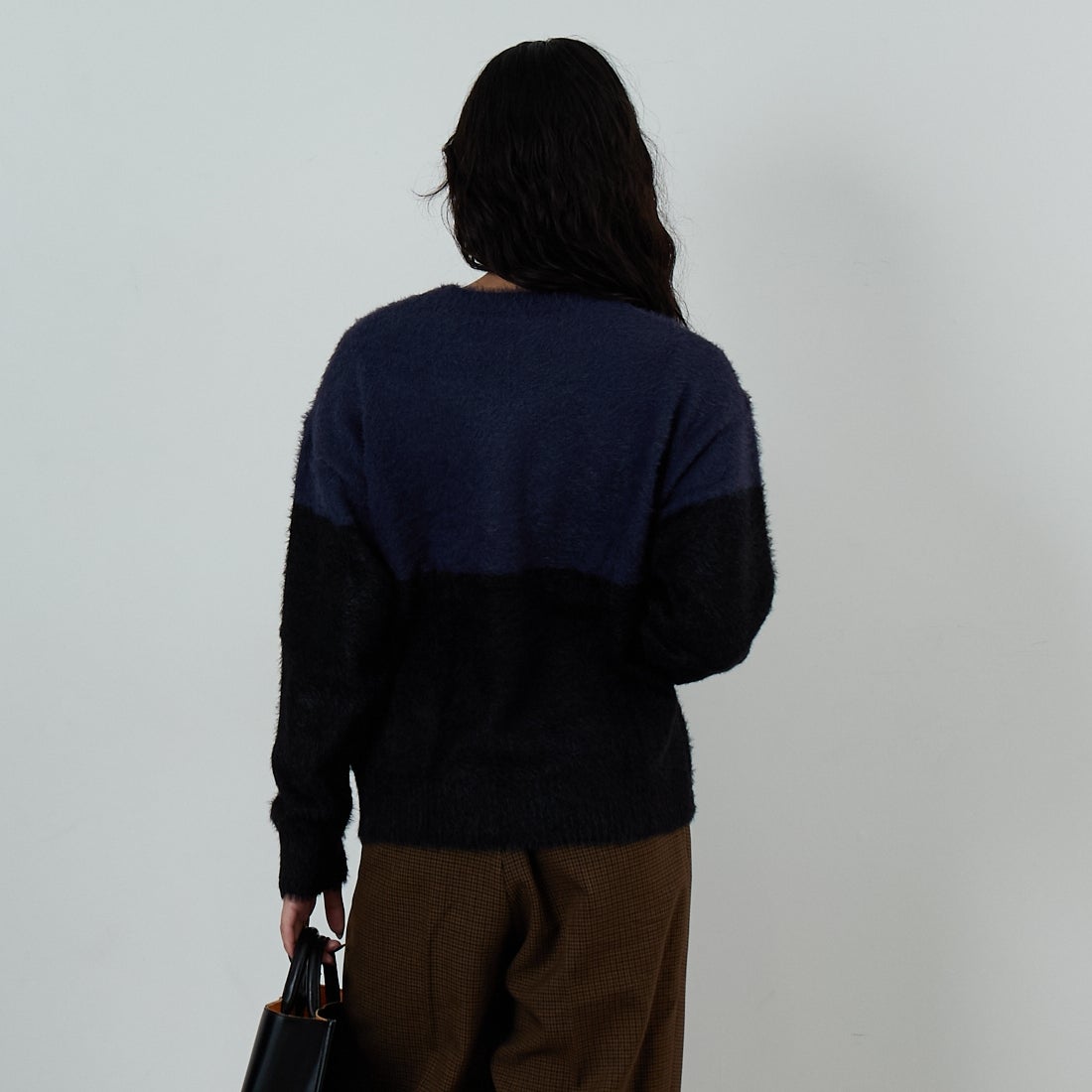 Jf Ready Made [ジェイエフレディメイド] シャギーツートンクルーネックニット [725807]NVY/BLK &&モデル身長：162cm 着用サイズ：F&&