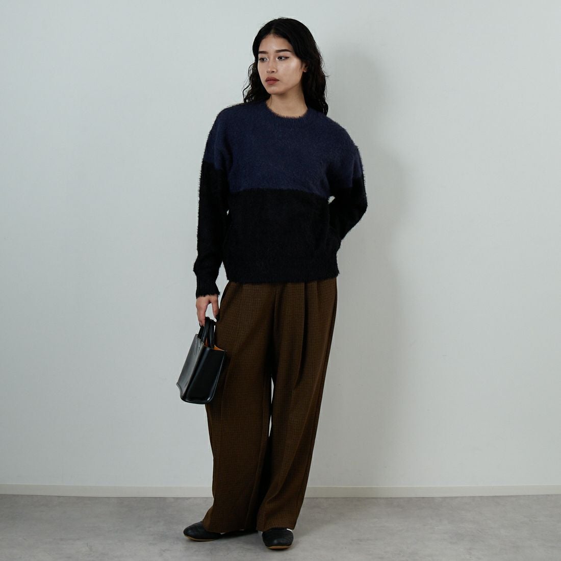 Jf Ready Made [ジェイエフレディメイド] シャギーツートンクルーネックニット [725807]NVY/BLK &&モデル身長：162cm 着用サイズ：F&&