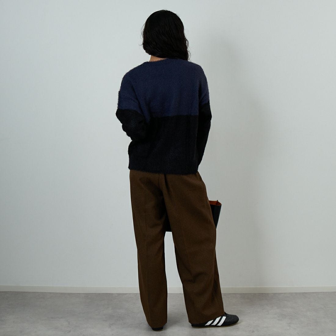 Jf Ready Made [ジェイエフレディメイド] シャギーツートンクルーネックニット [725807]NVY/BLK &&モデル身長：162cm 着用サイズ：F&&