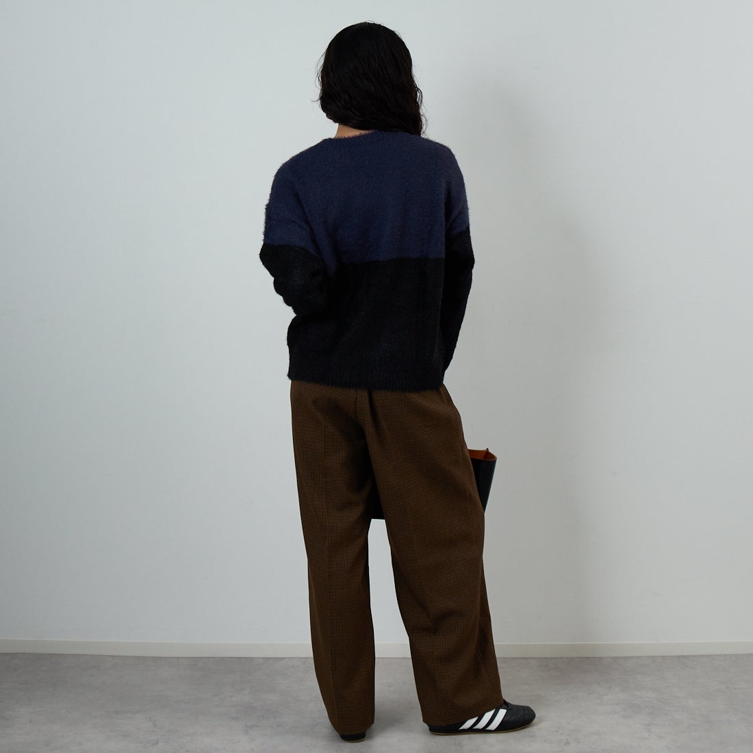 Jf Ready Made [ジェイエフレディメイド] シャギーツートンクルーネックニット [725807]NVY/BLK &&モデル身長：162cm 着用サイズ：F&&