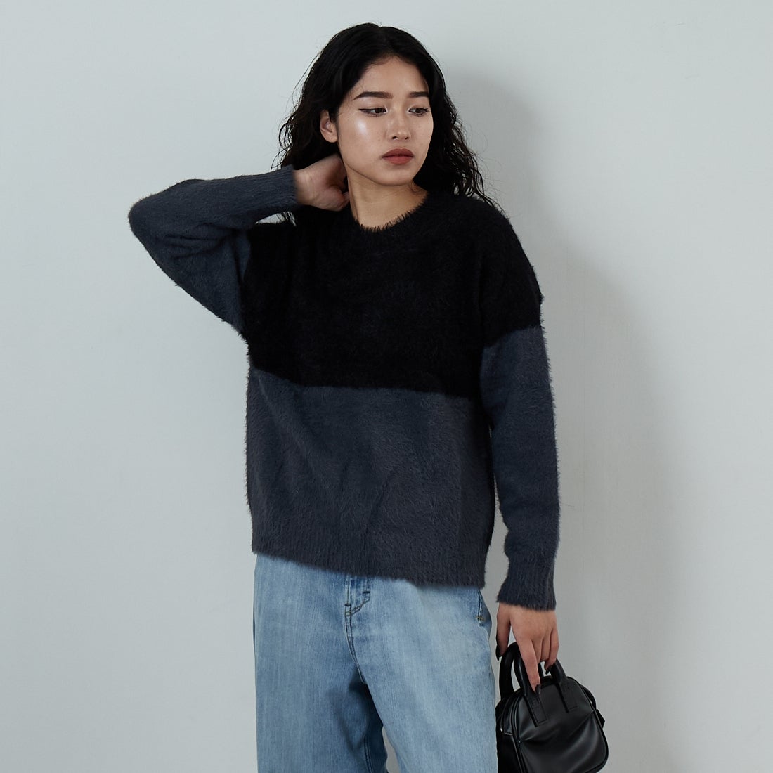 Jf Ready Made [ジェイエフレディメイド] シャギーツートンクルーネックニット [725807]BLK/CHR &&モデル身長：162cm 着用サイズ：F&&