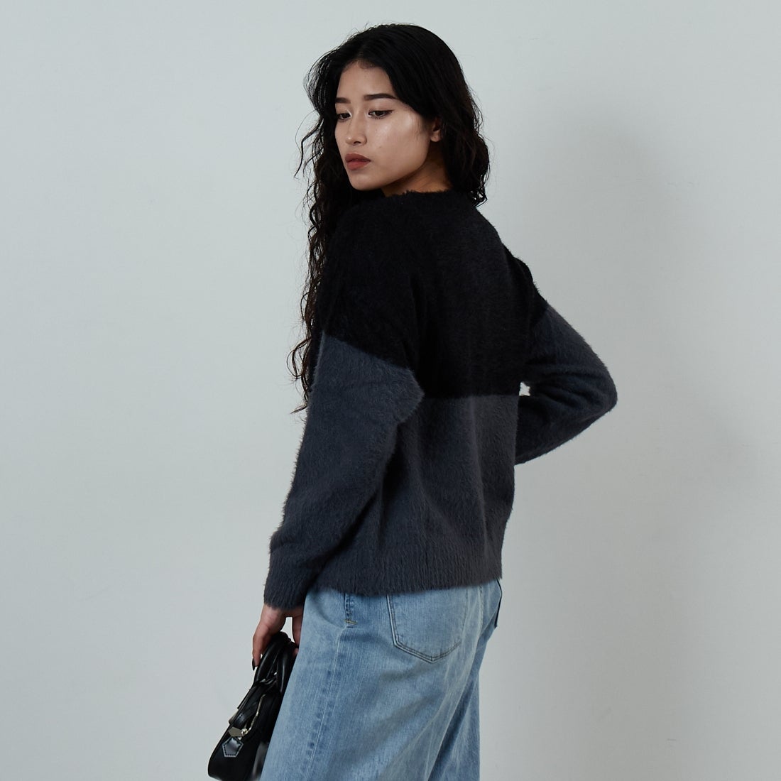 Jf Ready Made [ジェイエフレディメイド] シャギーツートンクルーネックニット [725807]BLK/CHR &&モデル身長：162cm 着用サイズ：F&&