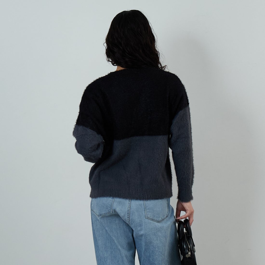 Jf Ready Made [ジェイエフレディメイド] シャギーツートンクルーネックニット [725807]BLK/CHR &&モデル身長：162cm 着用サイズ：F&&