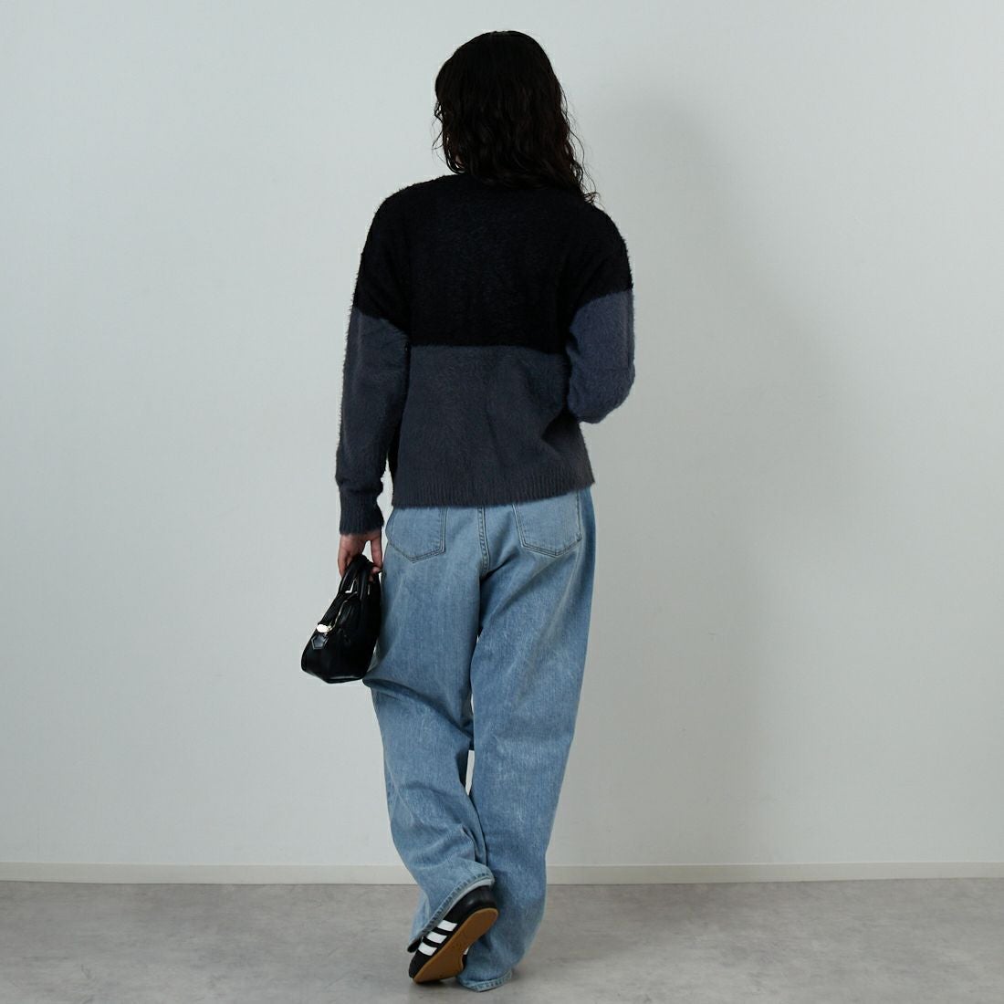 Jf Ready Made [ジェイエフレディメイド] シャギーツートンクルーネックニット [725807]BLK/CHR &&モデル身長：162cm 着用サイズ：F&&