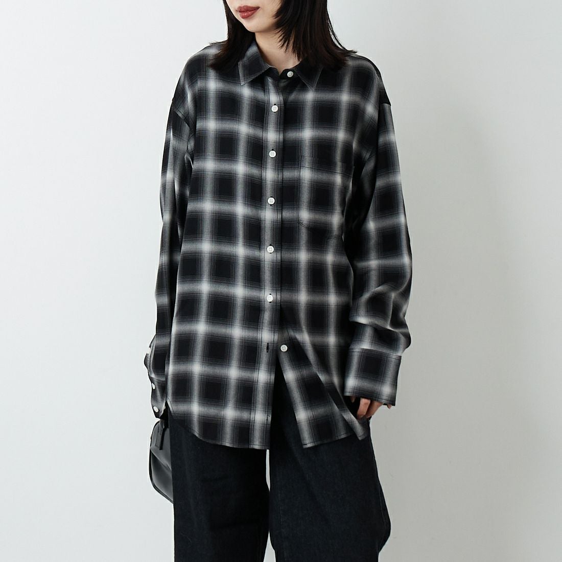 emmi [エミ] チェックオーバーシャツ [13WFB254049] BLK &&モデル身長：162cm 着用サイズ：F&&