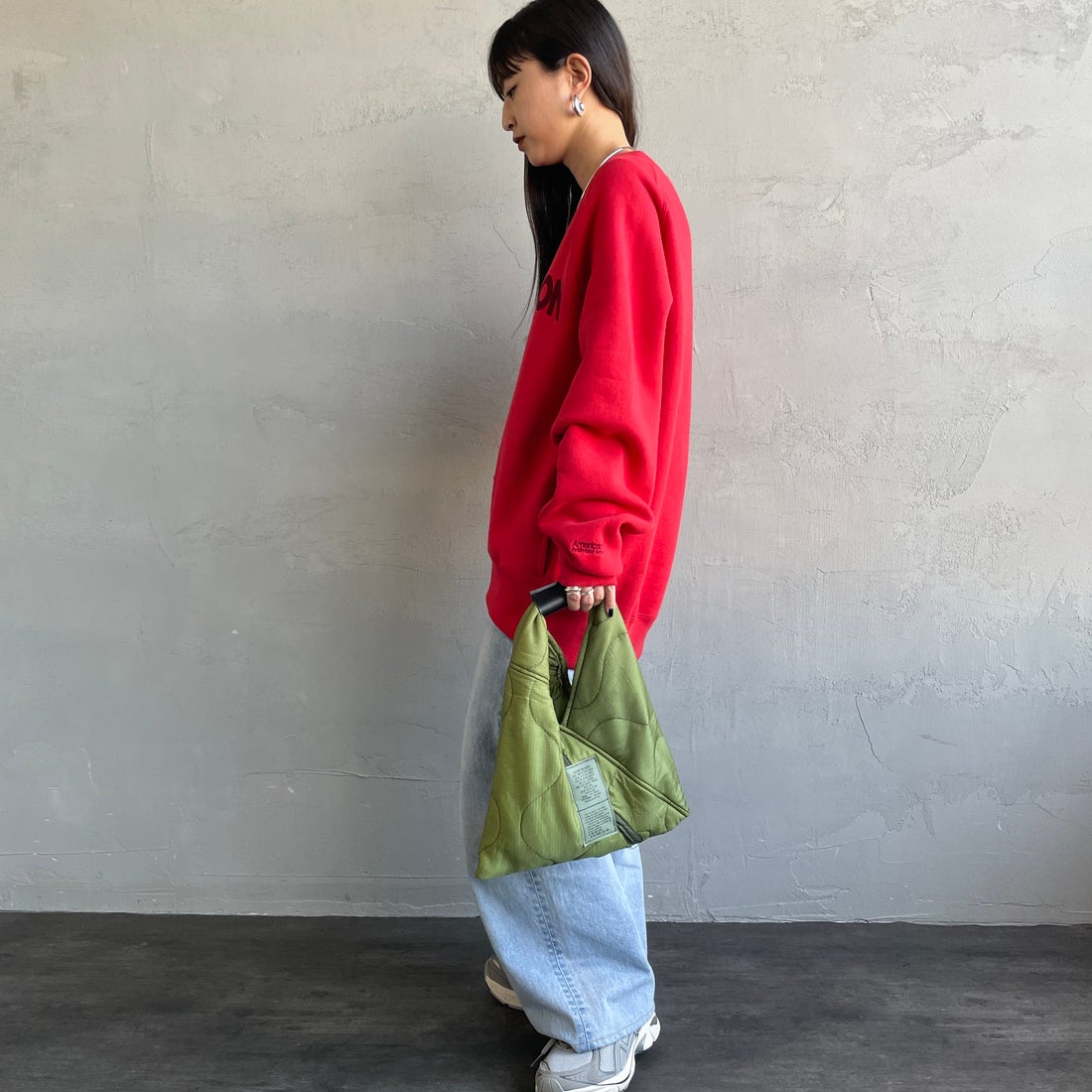 Americana [アメリカーナ] ボリュームスリーブ クルーネックスウェット [BRF-797A-1] ﾚｯﾄﾞ &&モデル身長：150cm 着用サイズ：ONE SIZE&&