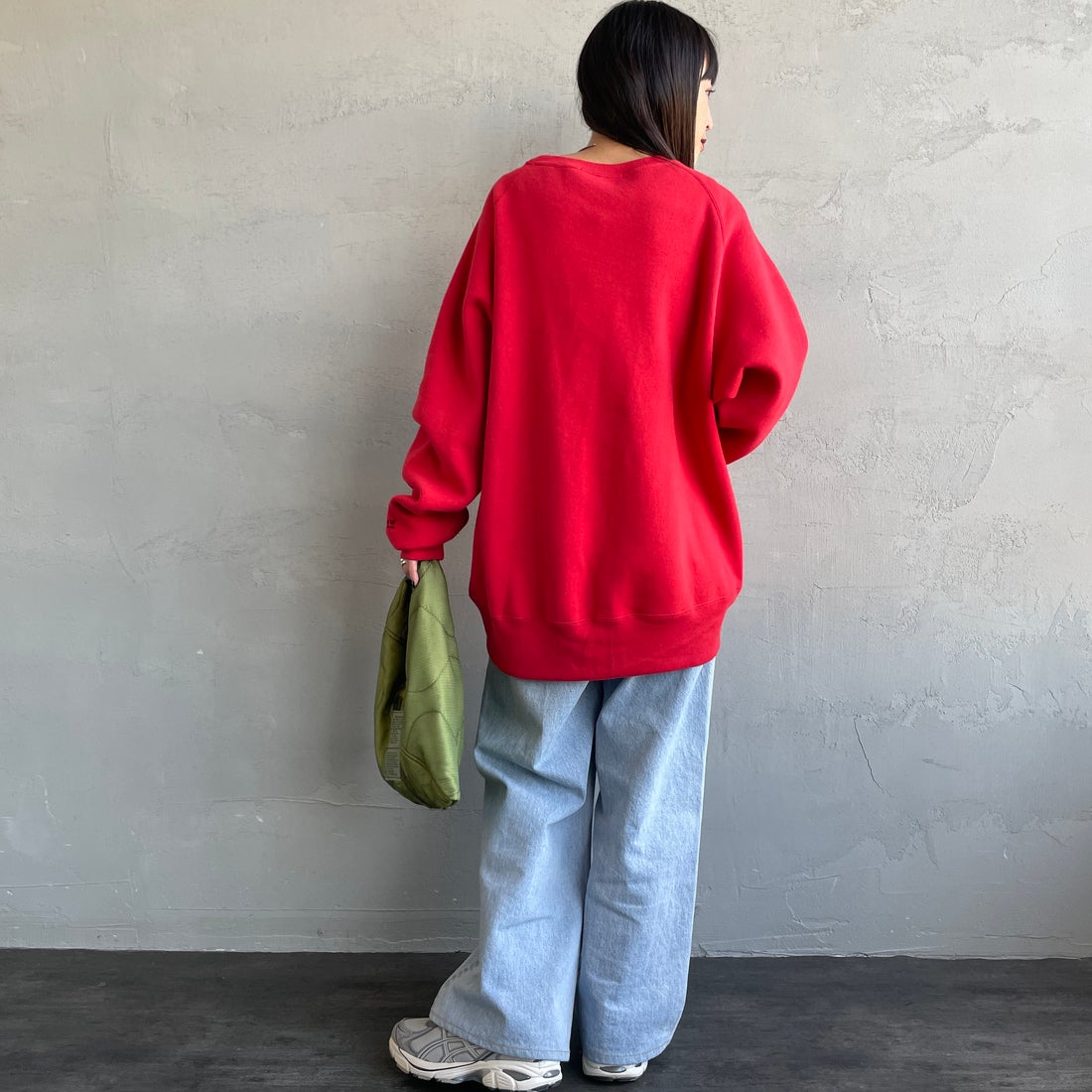 Americana [アメリカーナ] ボリュームスリーブ クルーネックスウェット [BRF-797A-1] ﾚｯﾄﾞ &&モデル身長：150cm 着用サイズ：ONE SIZE&&