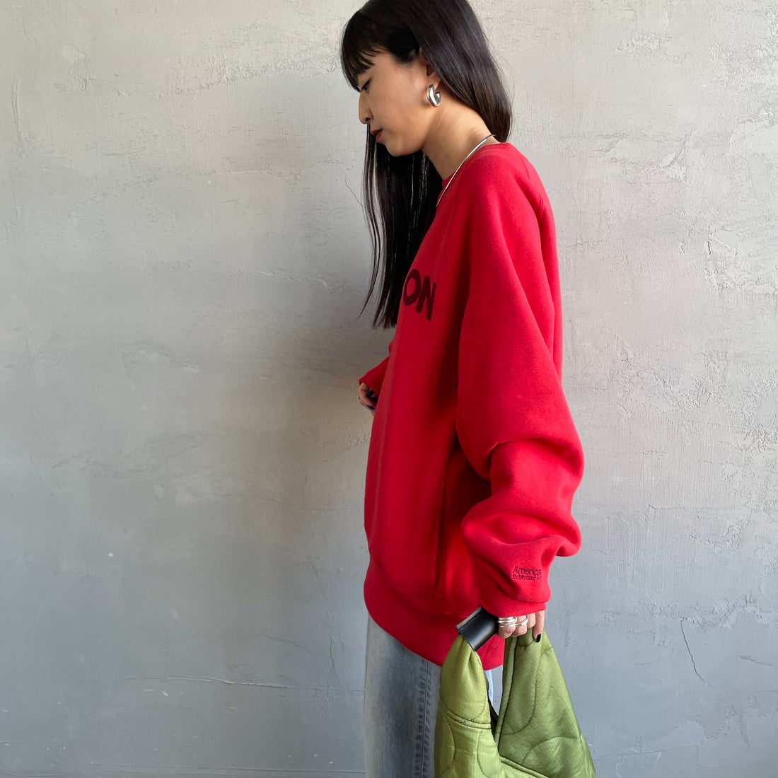 Americana [アメリカーナ] ボリュームスリーブ クルーネックスウェット [BRF-797A-1] ﾚｯﾄﾞ &&モデル身長：150cm 着用サイズ：ONE SIZE&&