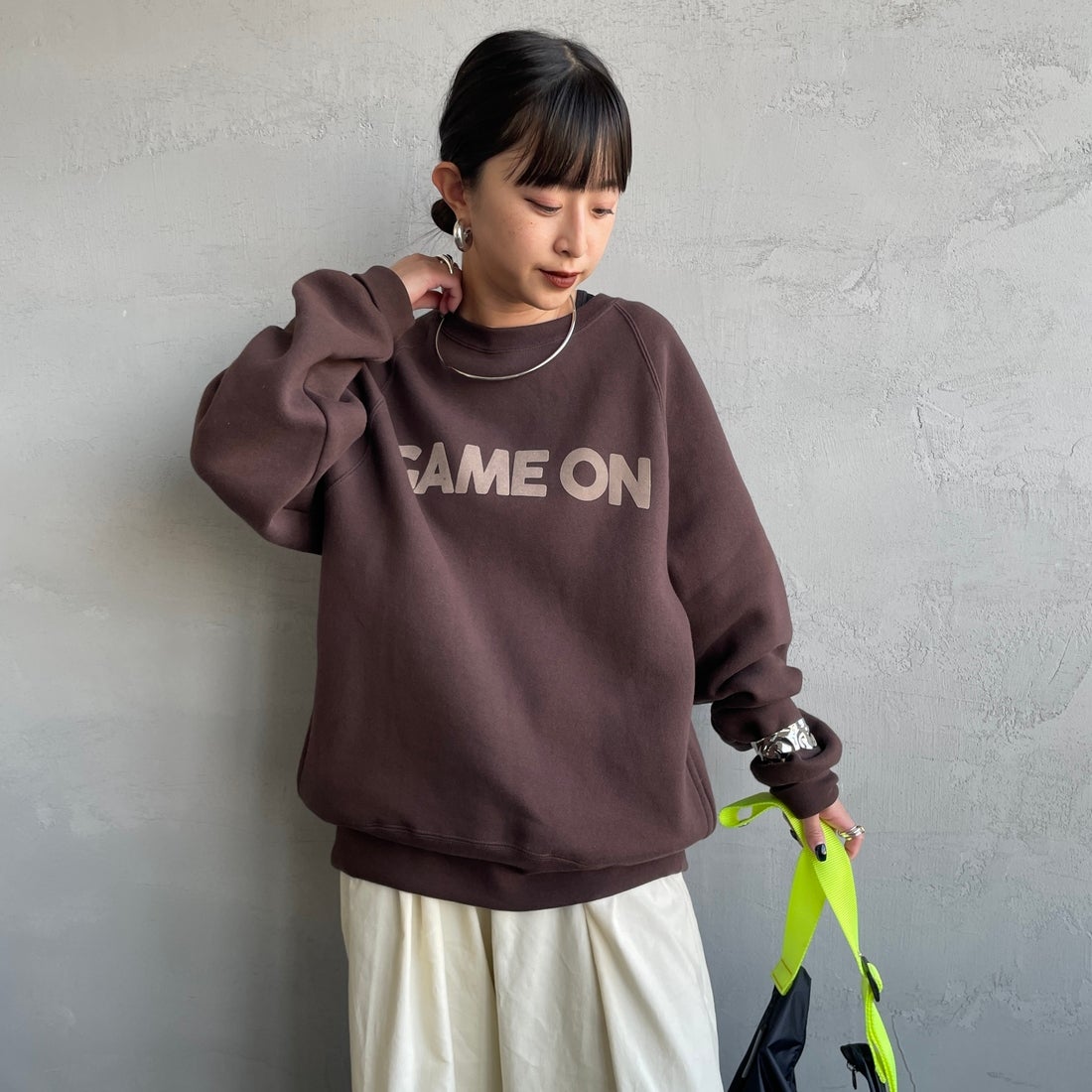 Americana [アメリカーナ] ボリュームスリーブ クルーネックスウェット [BRF-797A-1] Dﾌﾞﾗｳﾝ &&モデル身長：150cm 着用サイズ：ONE SIZE&&