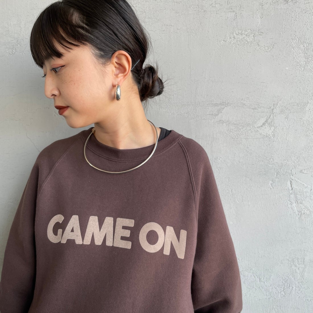 Americana [アメリカーナ] ボリュームスリーブ クルーネックスウェット [BRF-797A-1] Dﾌﾞﾗｳﾝ &&モデル身長：150cm 着用サイズ：ONE SIZE&&