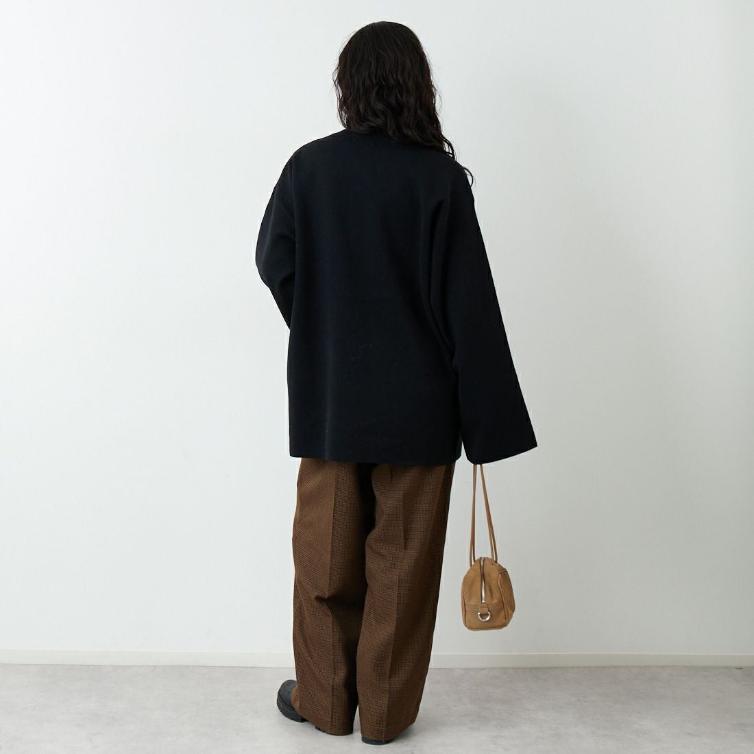 RIM.ARK [リムアーク] ミドルレングス ボックスニットプルオーバー [460JSL70-2211] BLK &&モデル身長：162cm 着用サイズ：F&&