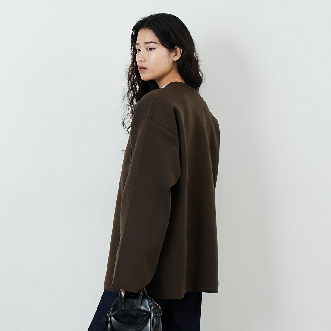 RIM.ARK [リムアーク] ミドルレングス ボックスニットプルオーバー [460JSL70-2211] KHA &&モデル身長：162cm 着用サイズ：F&&