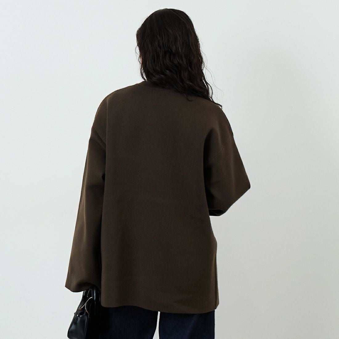 RIM.ARK [リムアーク] ミドルレングス ボックスニットプルオーバー [460JSL70-2211] KHA &&モデル身長：162cm 着用サイズ：F&&