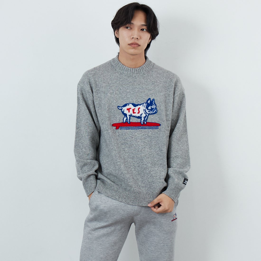 The Endless Summer [エンドレスサマー] BUHI サガラ刺繍ウールニット [AS-25774323] 03 MIX GRY &&モデル身長：179cm 着用サイズ：M&&