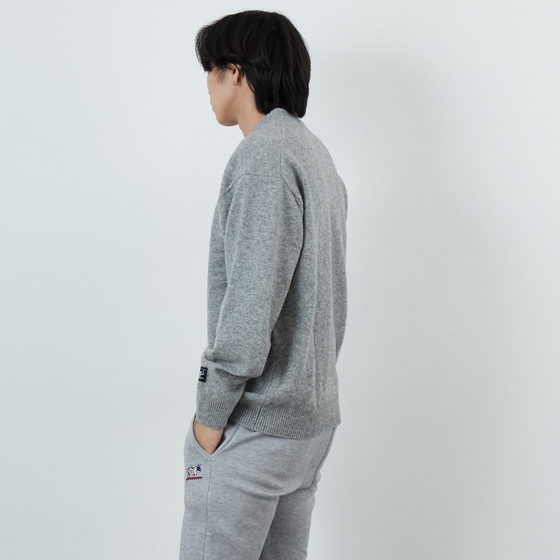 The Endless Summer [エンドレスサマー] BUHI サガラ刺繍ウールニット [AS-25774323] 03 MIX GRY &&モデル身長：179cm 着用サイズ：M&&