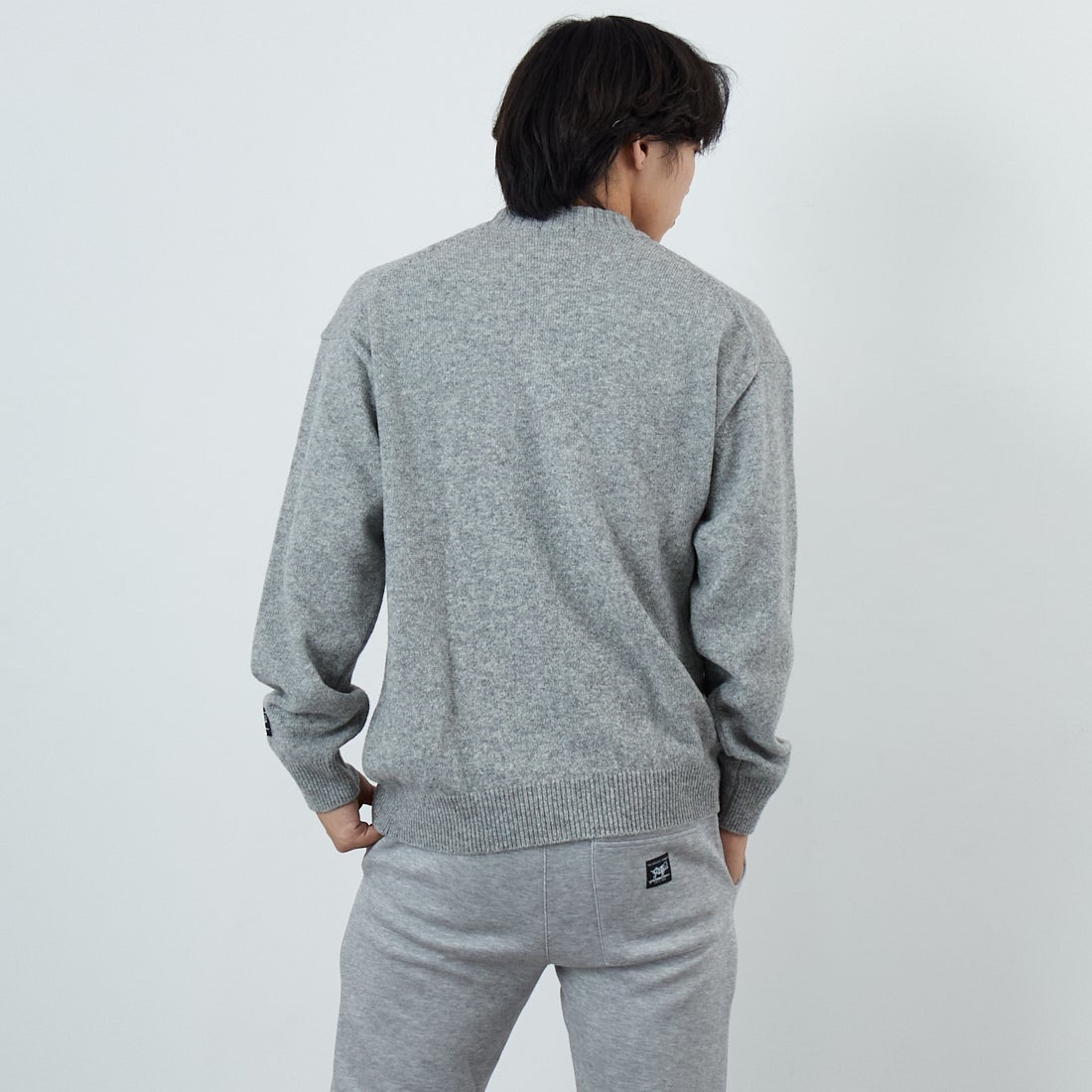 The Endless Summer [エンドレスサマー] BUHI サガラ刺繍ウールニット [AS-25774323] 03 MIX GRY &&モデル身長：179cm 着用サイズ：M&&