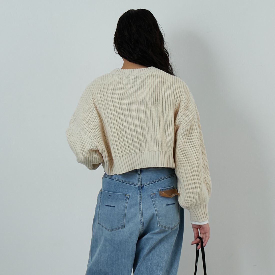 Jf Ready Made [ジェイエフレディメイド] ケーブル編みショート丈クルーネックニット [124803]BEIGE &&モデル身長：162cm 着用サイズ：F&&