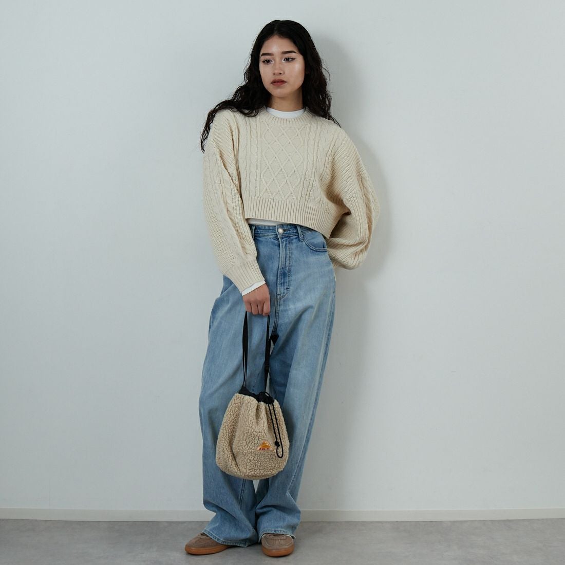 Jf Ready Made [ジェイエフレディメイド] ケーブル編みショート丈クルーネックニット [124803]BEIGE &&モデル身長：162cm 着用サイズ：F&&