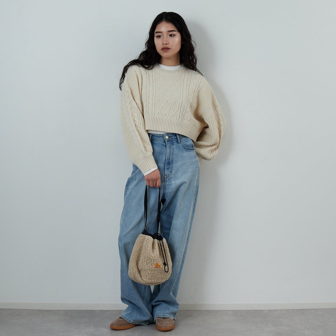 Jf Ready Made [ジェイエフレディメイド] ケーブル編みショート丈クルーネックニット [124803]BEIGE &&モデル身長：162cm 着用サイズ：F&&