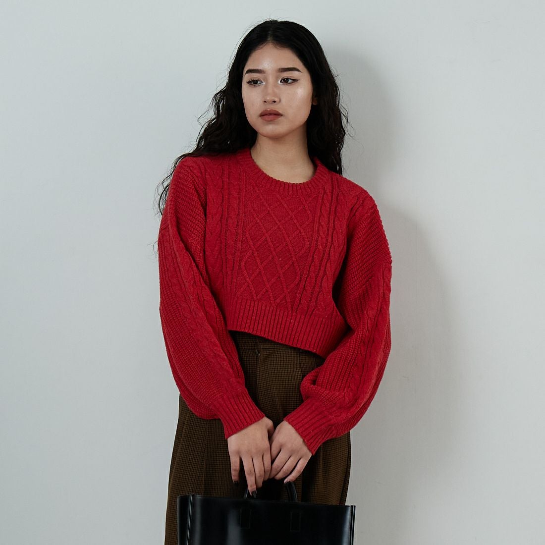 Jf Ready Made [ジェイエフレディメイド] ケーブル編みショート丈クルーネックニット [124803]RED &&モデル身長：162cm 着用サイズ：F&&