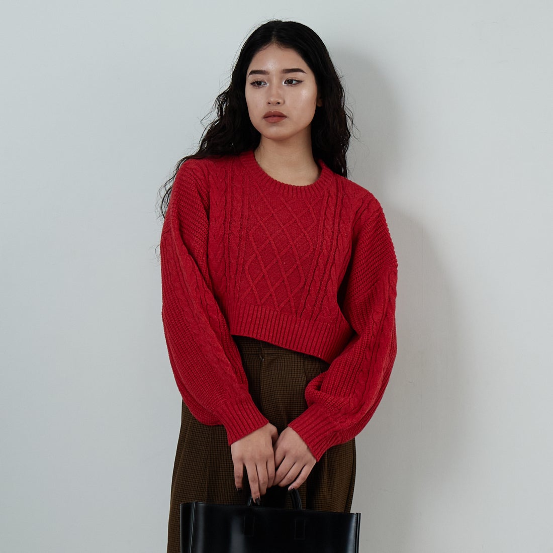 Jf Ready Made [ジェイエフレディメイド] ケーブル編みショート丈クルーネックニット [124803]RED &&モデル身長：162cm 着用サイズ：F&&