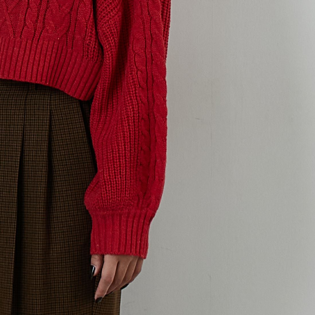Jf Ready Made [ジェイエフレディメイド] ケーブル編みショート丈クルーネックニット [124803]RED &&モデル身長：162cm 着用サイズ：F&&