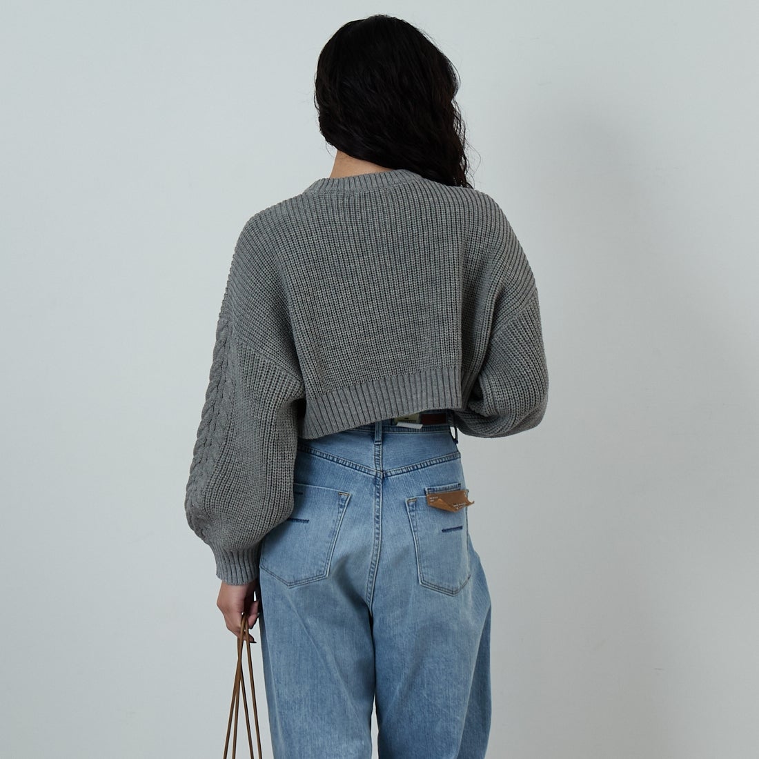 Jf Ready Made [ジェイエフレディメイド] ケーブル編みショート丈クルーネックニット [124803]GRAY &&モデル身長：162cm 着用サイズ：F&&
