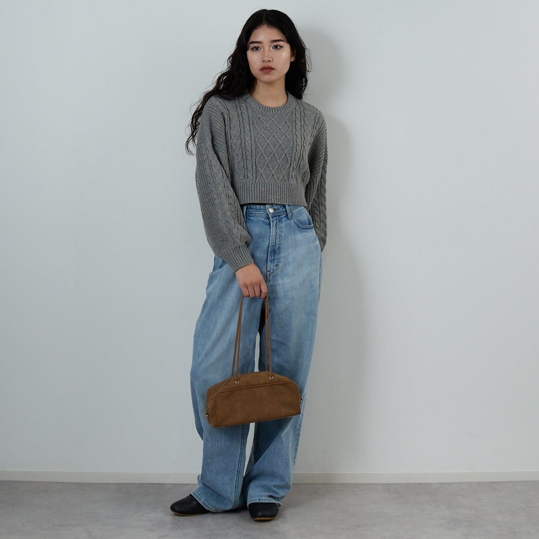 Jf Ready Made [ジェイエフレディメイド] ケーブル編みショート丈クルーネックニット [124803]GRAY &&モデル身長：162cm 着用サイズ：F&&