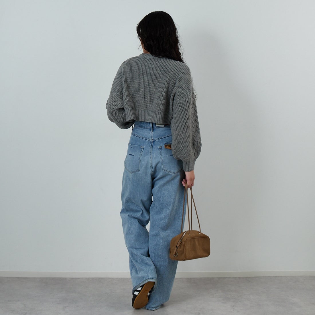 Jf Ready Made [ジェイエフレディメイド] ケーブル編みショート丈クルーネックニット [124803]GRAY &&モデル身長：162cm 着用サイズ：F&&